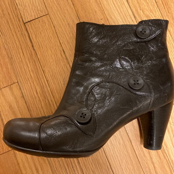 Clarks black leather ankle boots - Picture 1 of 5